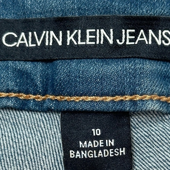 Calvin Klein jeans shorts size 10 with rolled him dark wash - Picture 3 of 6